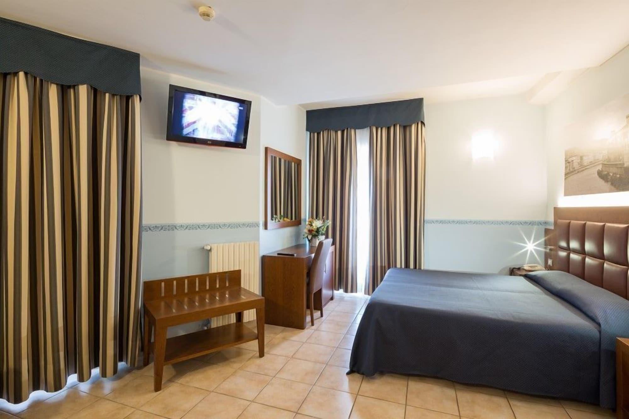 Hotel Terminus & Plaza بيزا المظهر الخارجي الصورة