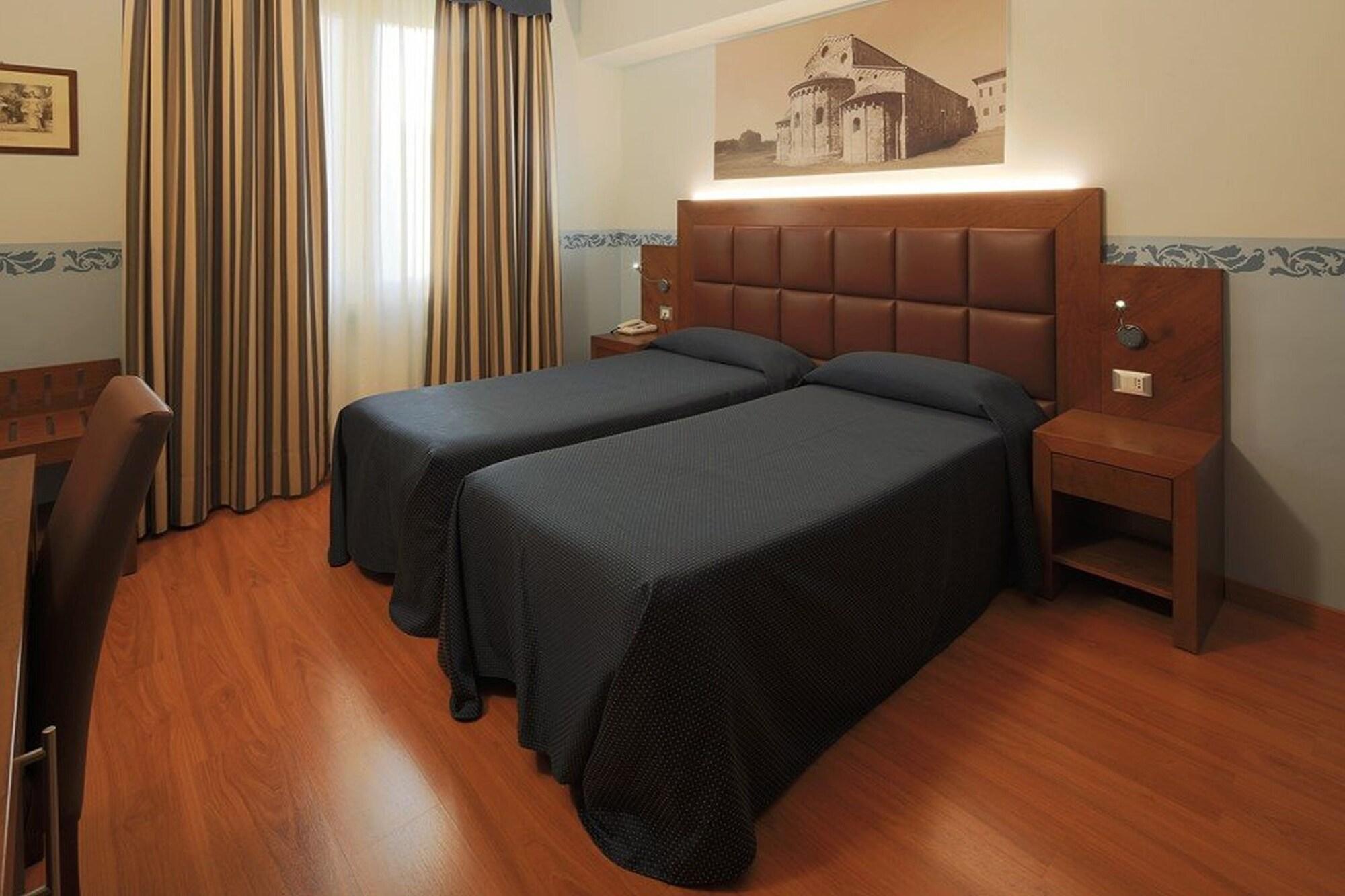 Hotel Terminus & Plaza بيزا المظهر الخارجي الصورة