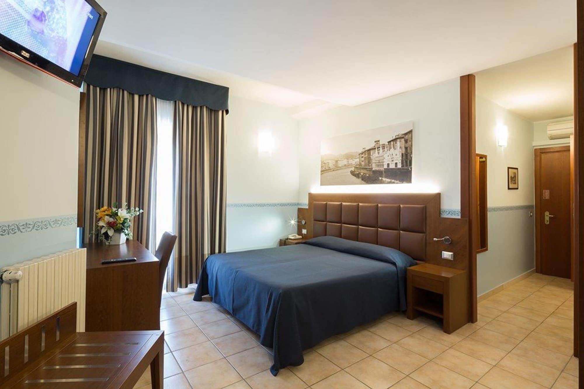 Hotel Terminus & Plaza بيزا المظهر الخارجي الصورة