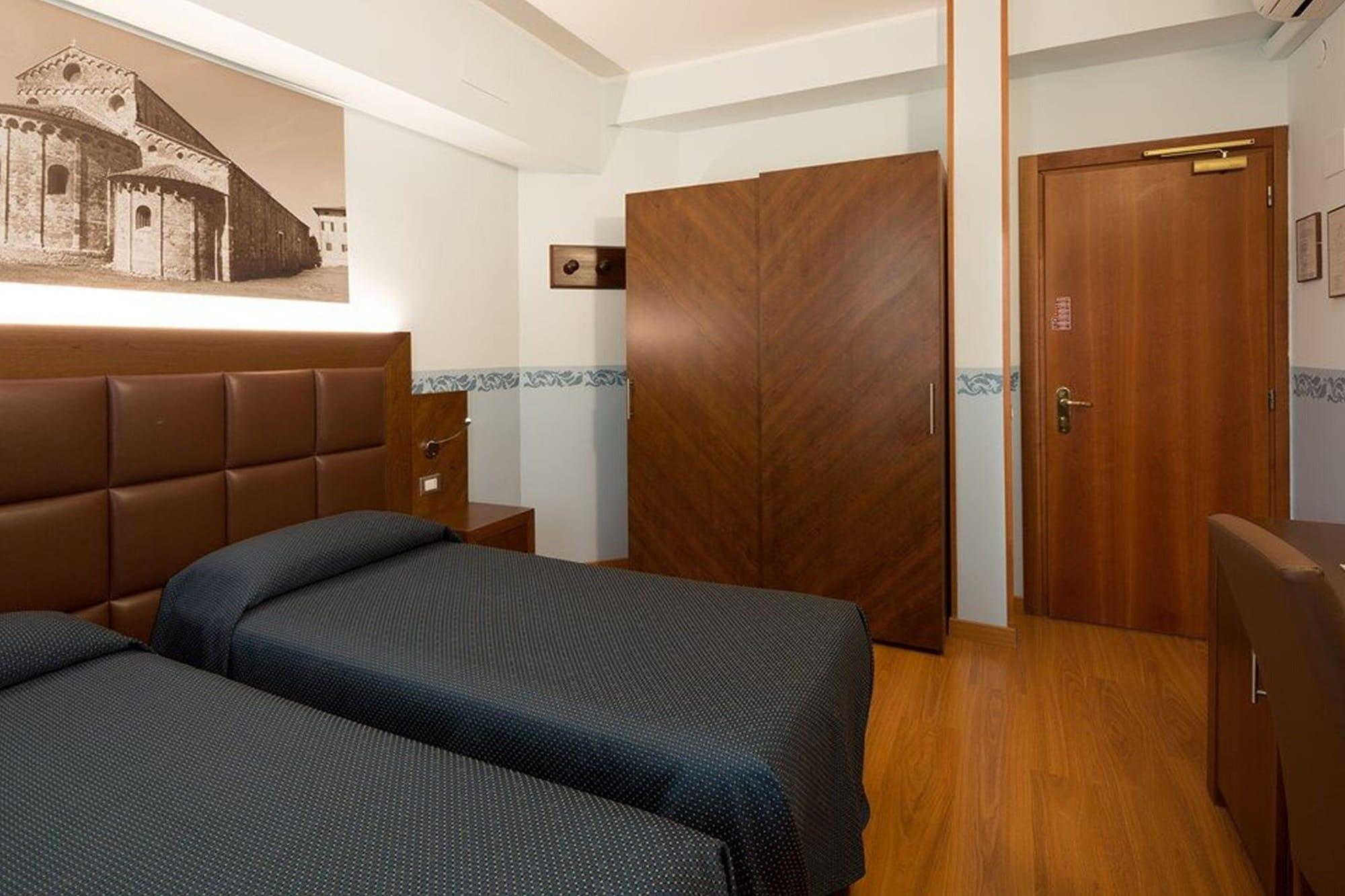 Hotel Terminus & Plaza بيزا المظهر الخارجي الصورة