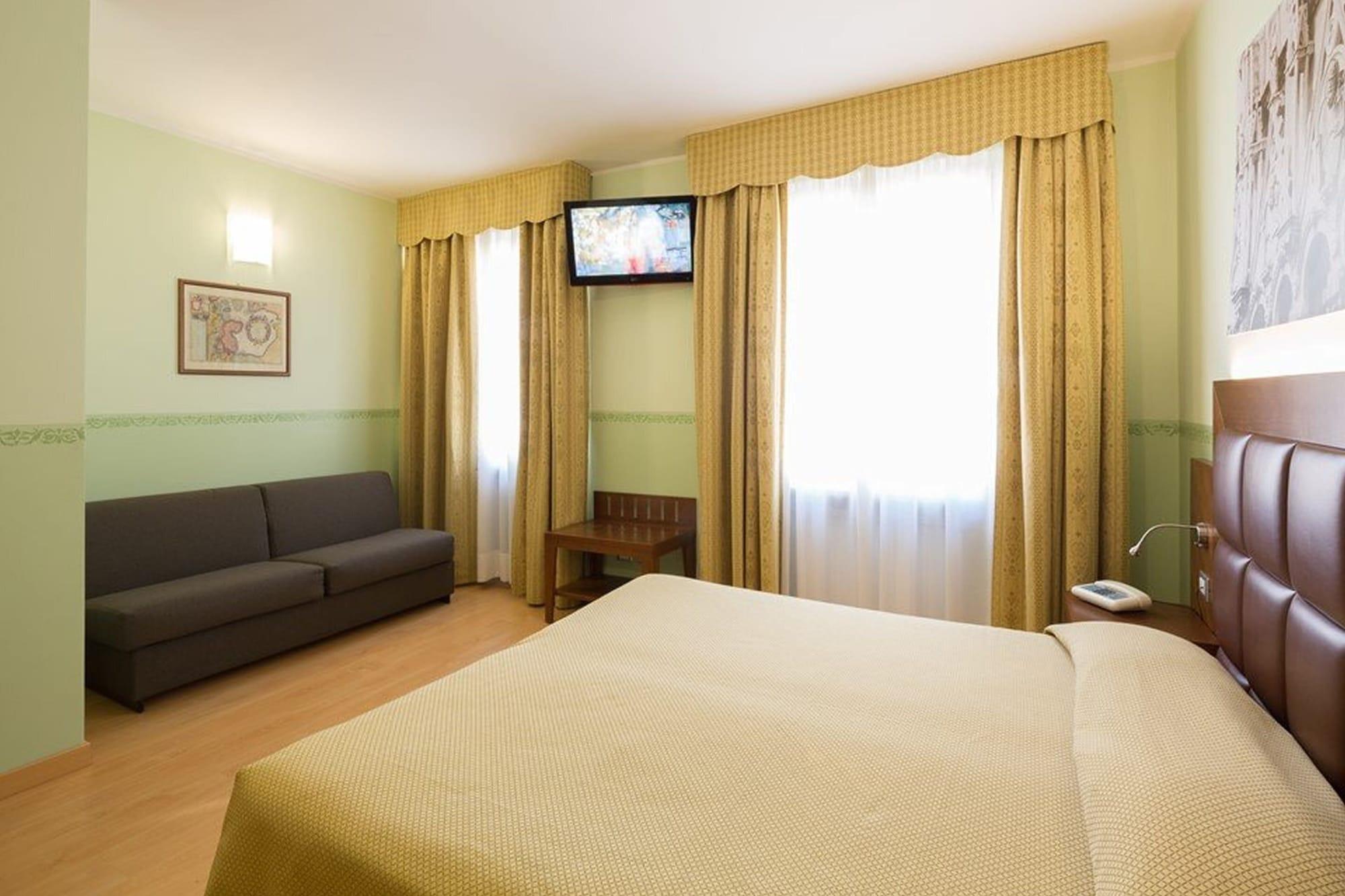 Hotel Terminus & Plaza بيزا المظهر الخارجي الصورة