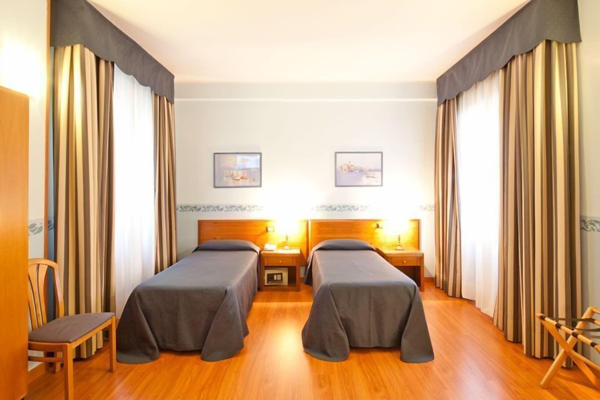 Hotel Terminus & Plaza بيزا الغرفة الصورة