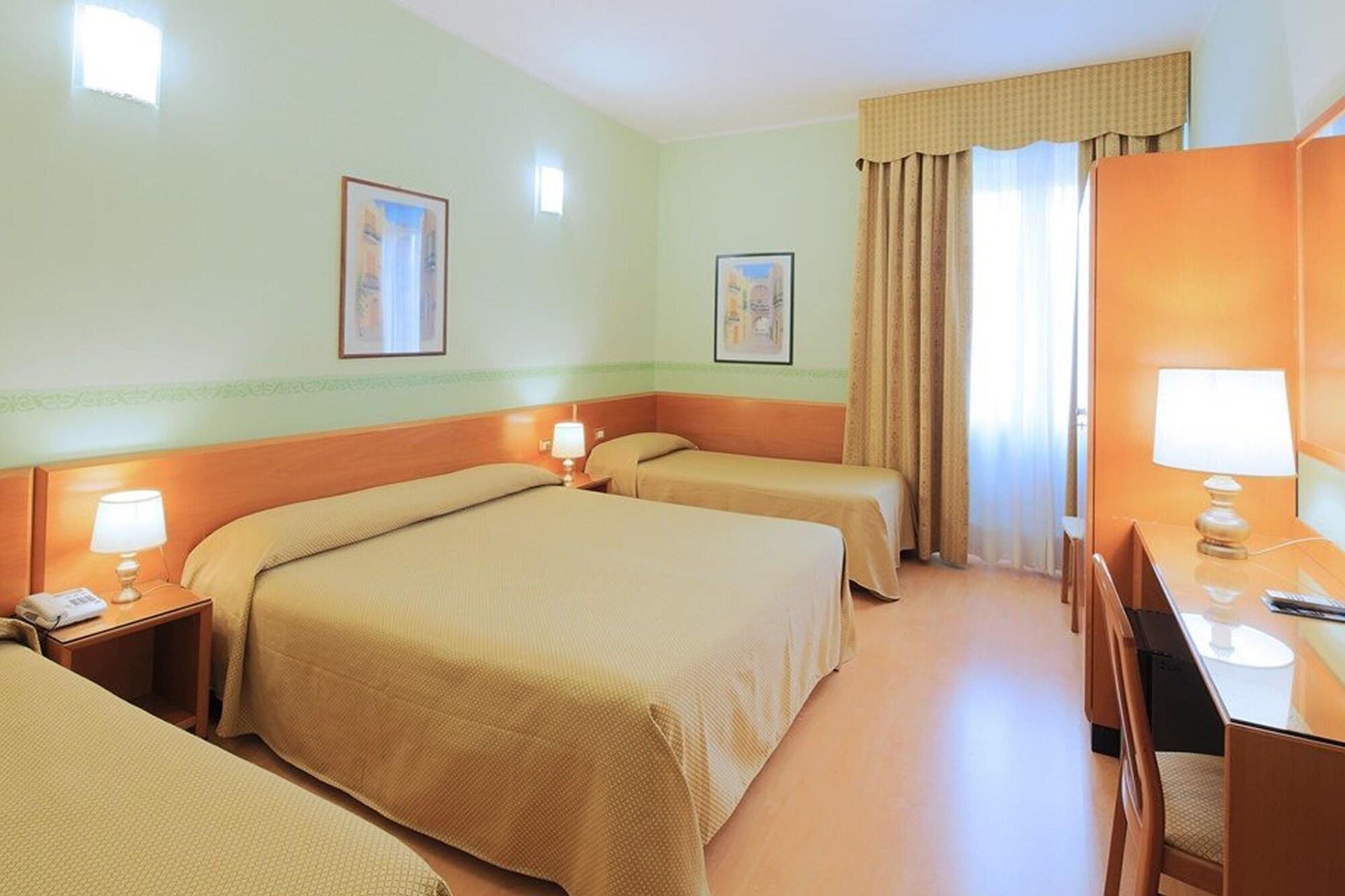 Hotel Terminus & Plaza بيزا المظهر الخارجي الصورة