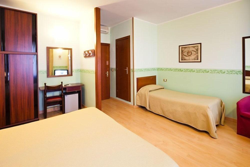 Hotel Terminus & Plaza بيزا المظهر الخارجي الصورة