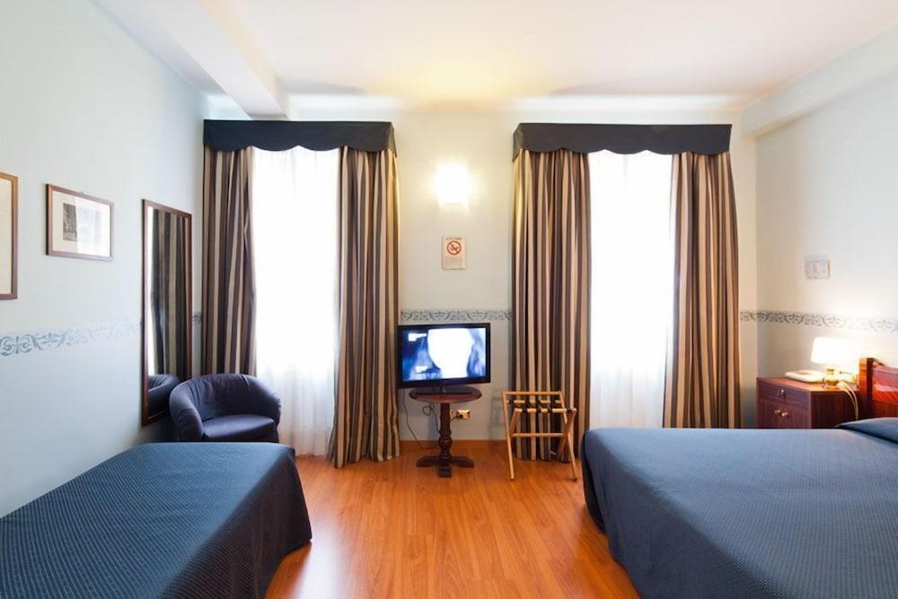 Hotel Terminus & Plaza بيزا المظهر الخارجي الصورة