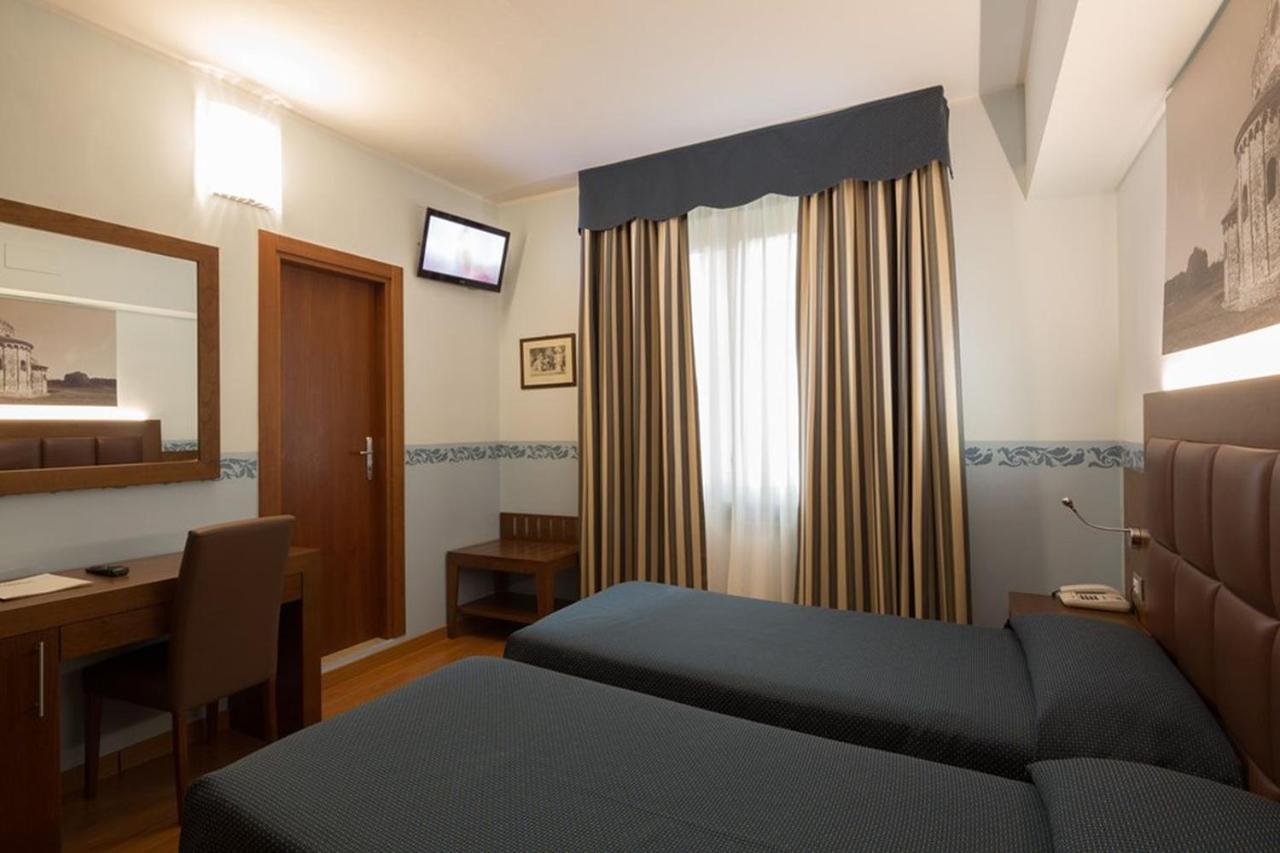 Hotel Terminus & Plaza بيزا المظهر الخارجي الصورة