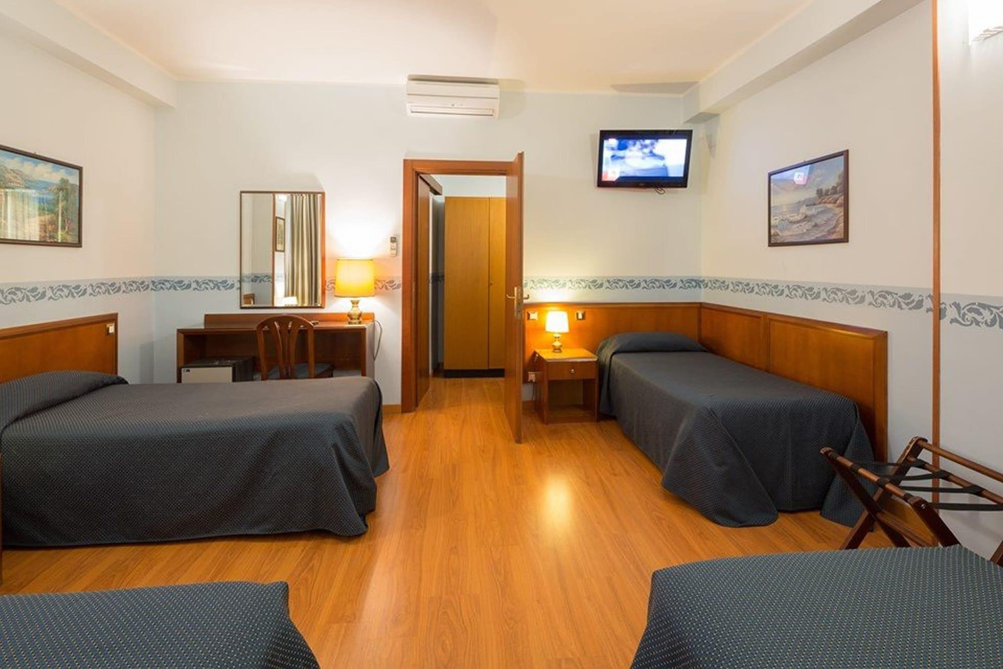 Hotel Terminus & Plaza بيزا المظهر الخارجي الصورة