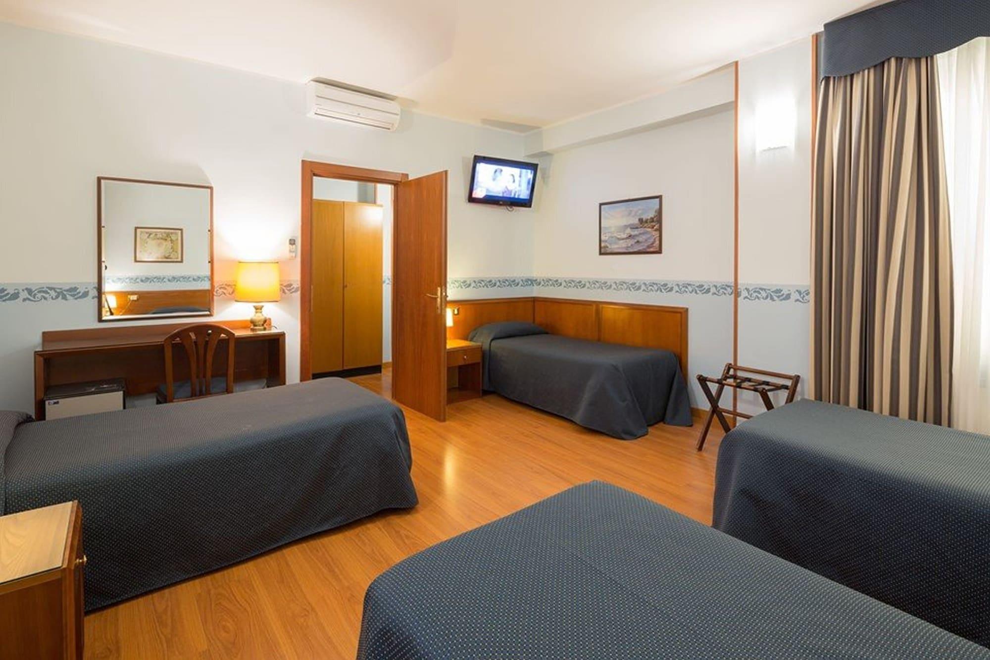 Hotel Terminus & Plaza بيزا المظهر الخارجي الصورة