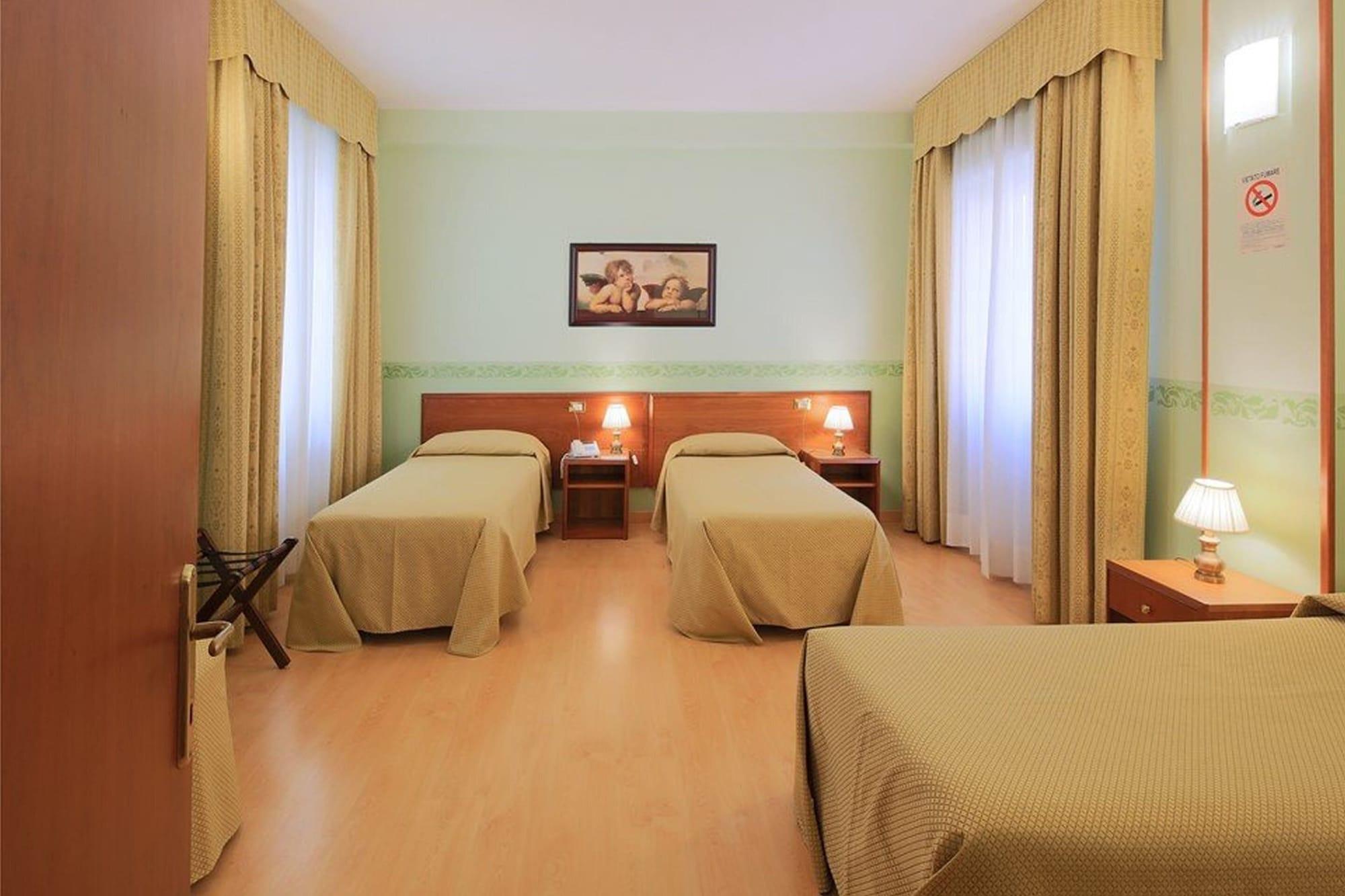 Hotel Terminus & Plaza بيزا المظهر الخارجي الصورة