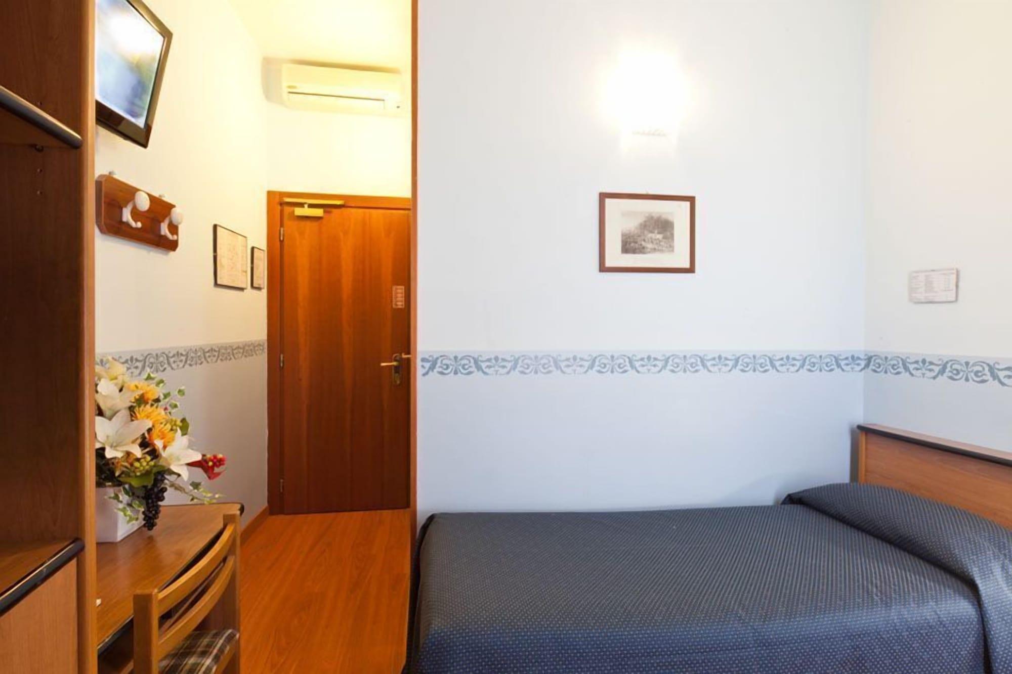 Hotel Terminus & Plaza بيزا المظهر الخارجي الصورة