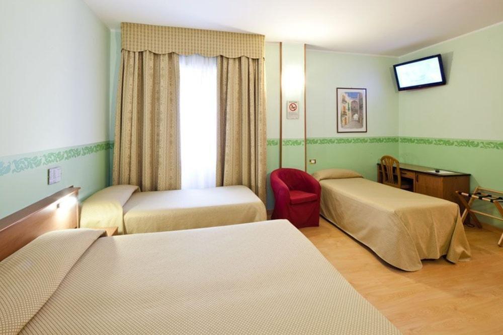 Hotel Terminus & Plaza بيزا المظهر الخارجي الصورة