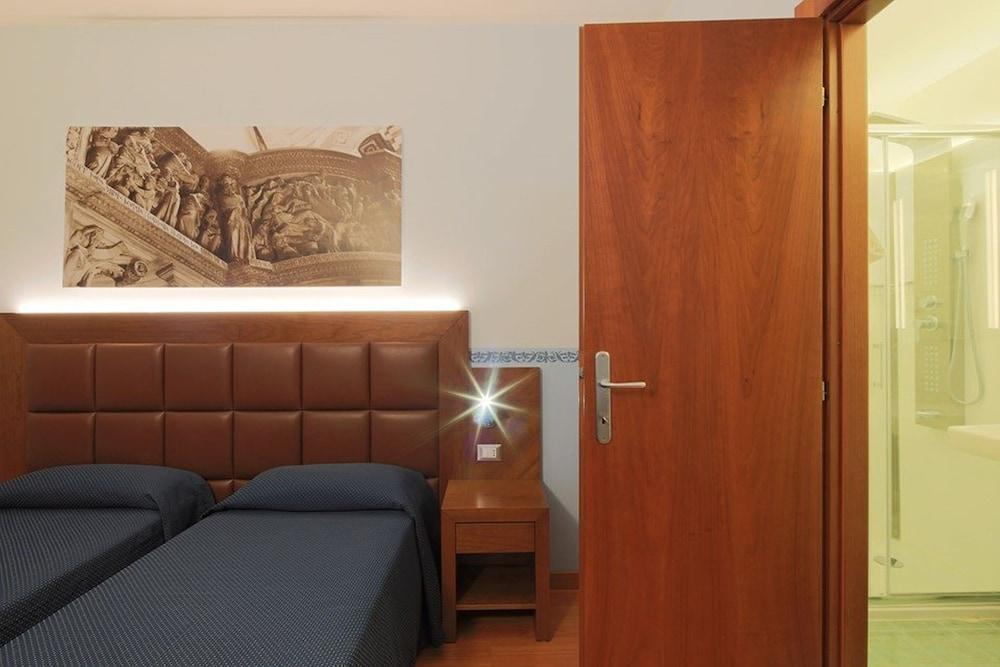 Hotel Terminus & Plaza بيزا المظهر الخارجي الصورة
