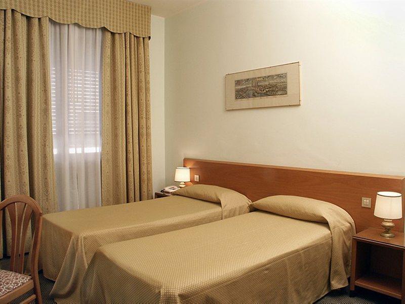 Hotel Terminus & Plaza بيزا المظهر الخارجي الصورة