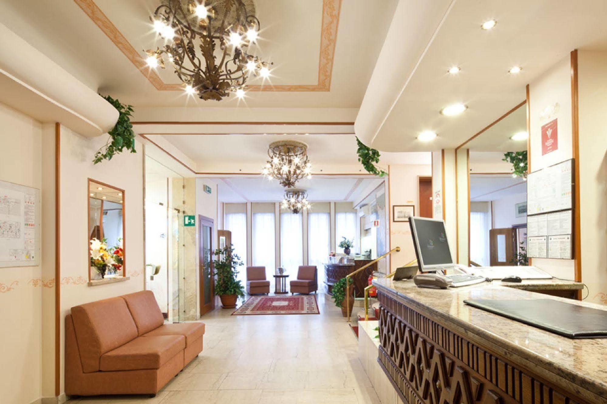 Hotel Terminus & Plaza بيزا المظهر الخارجي الصورة